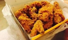 外卖小哥爆料烤鸡视频,烤鸡制作全过程大揭秘！